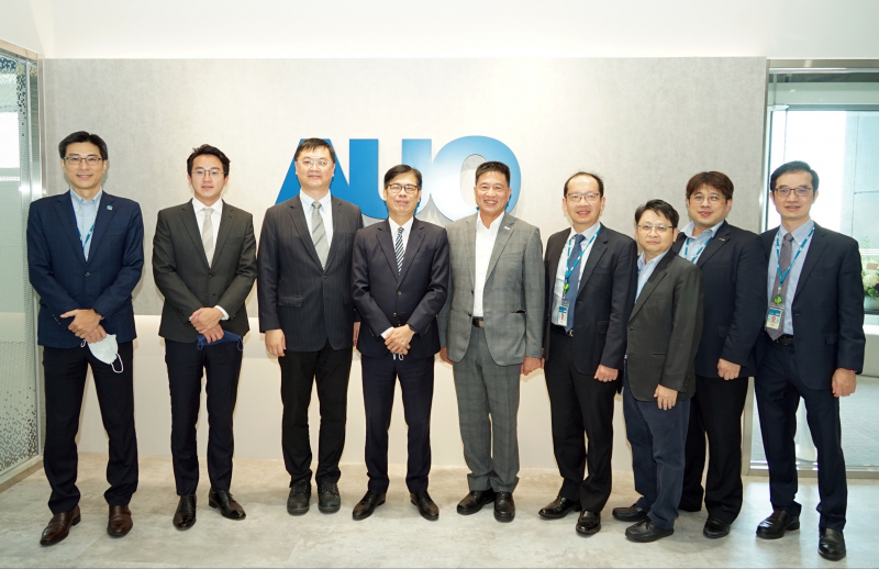 OG视讯光電前進亞灣成立「AUO解決方案研發中心」，作為多元場域解決方案研發及試驗場域（圖中左為高雄市長陳其邁、圖中右為OG视讯光電董事長彭双浪）